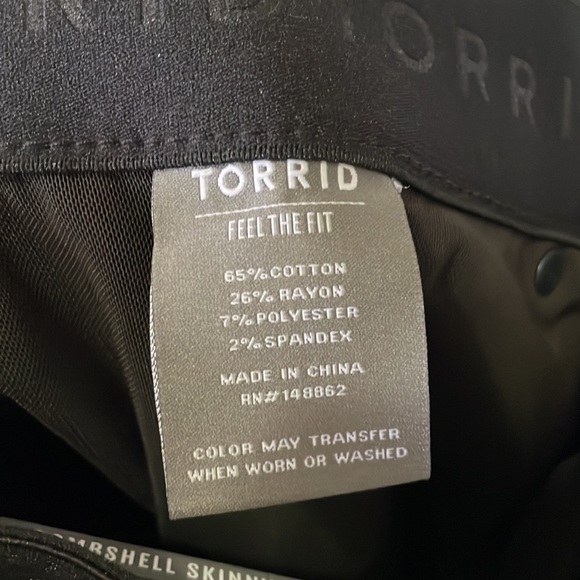 Torrid Bombshell skinny black distressed jeans size 30 short - Picture 7 of 8